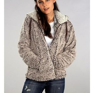 Thread and supply sherpa zip up